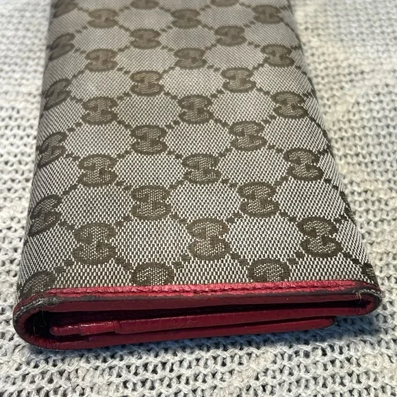 Gucci Beige and Red Monogram Wallet - Picture 9 of 14